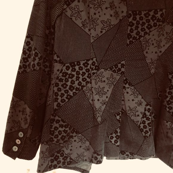 Tone-on-tone Textured Embossed Floral Design Velvety Black Jacket  Size 12 NEW - Picture 2 of 4